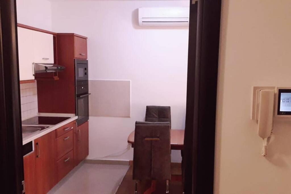 Apartman Franko - Uz Parking PUY Exterior foto