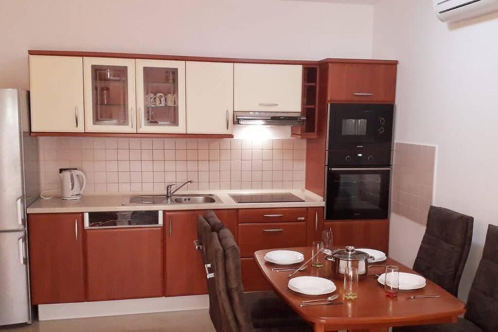 Apartman Franko - Uz Parking PUY Exterior foto