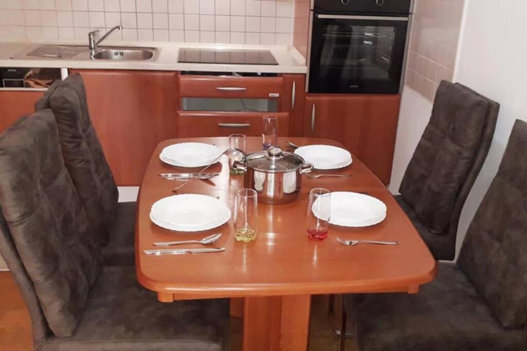 Apartman Franko - Uz Parking PUY Exterior foto